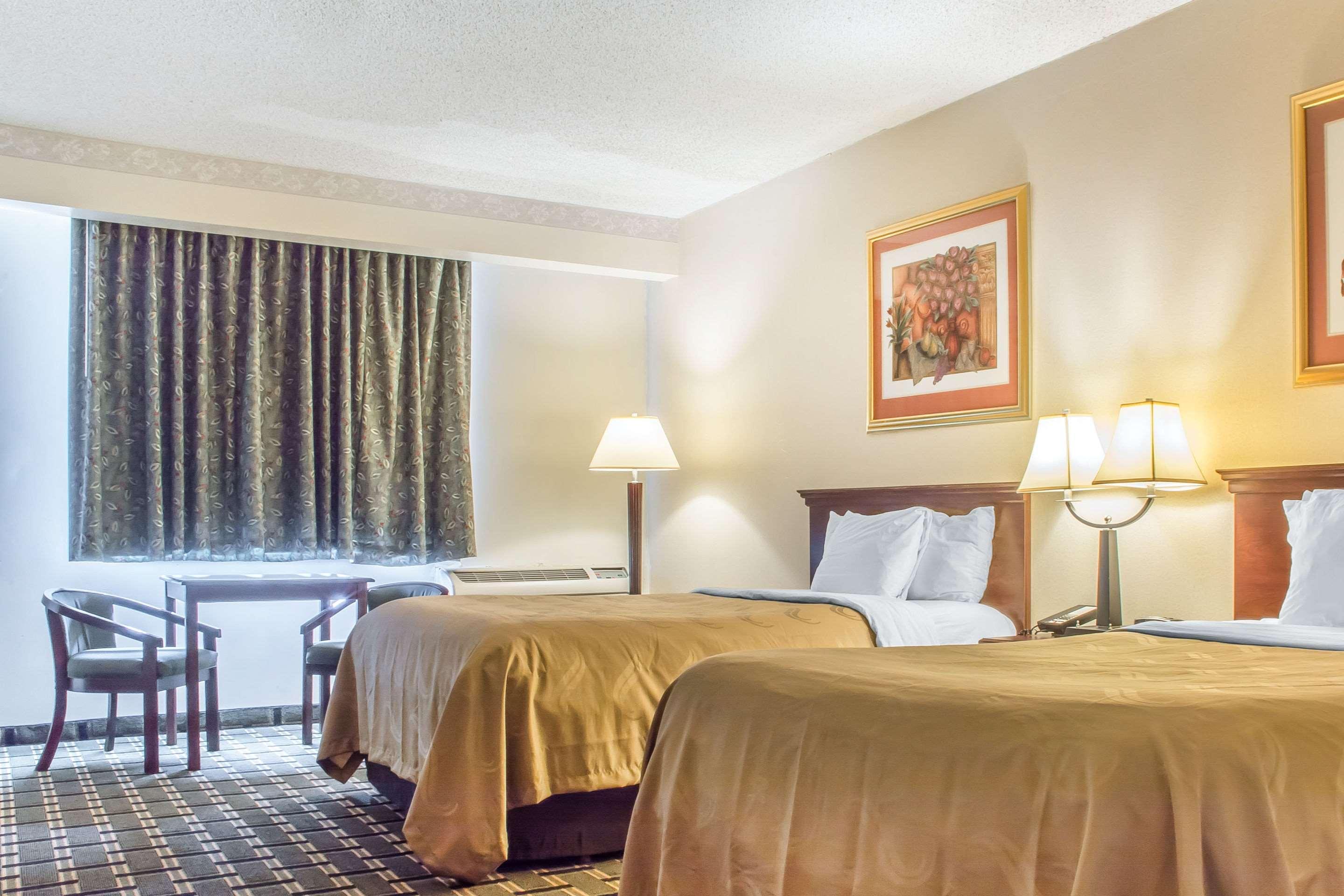 Quality Inn & Suites Palm Island Indoor Waterpark Batavia Exterior photo