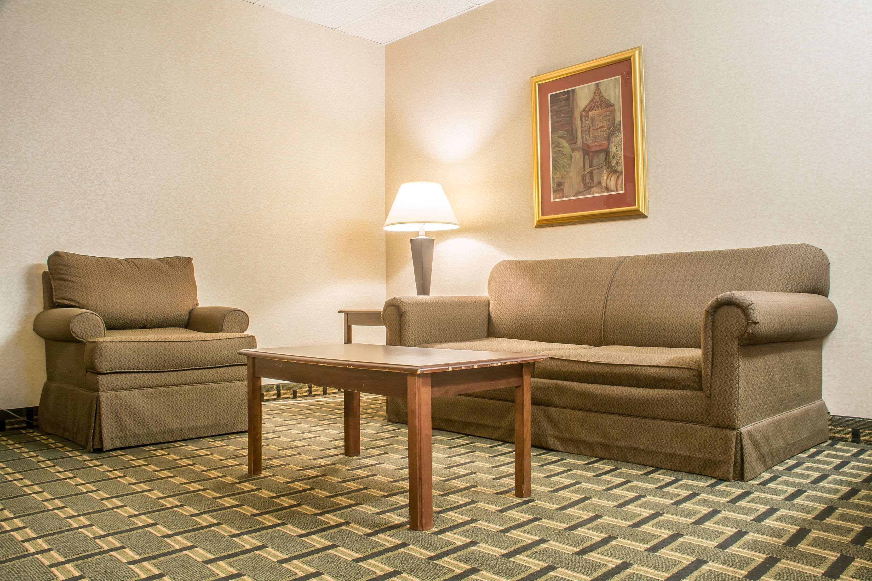 Quality Inn & Suites Palm Island Indoor Waterpark Batavia Exterior photo