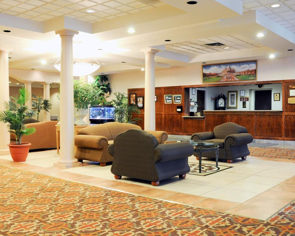 Quality Inn & Suites Palm Island Indoor Waterpark Batavia Exterior photo
